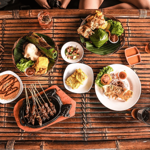Rekomendasi Tempat Makan di Bandung untuk Pecinta Sate dan Nasi Timbel yang Bikin Susah Move On